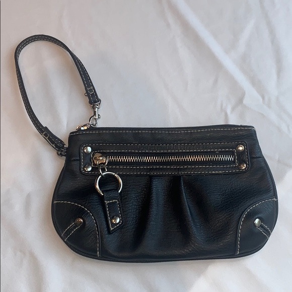 Handbags - Black Leather Wristlet 🖤